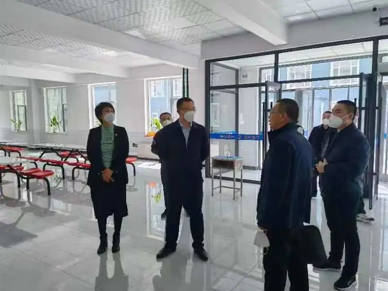 通榆县委副书记、县长王海刚调研高三复课及校园疫情防控工作