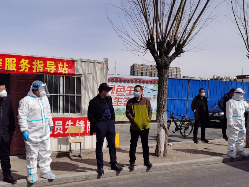 【疫情防控线上的“教育哨兵”】日夜坚守防疫卡点执勤 全力筑牢安全防线